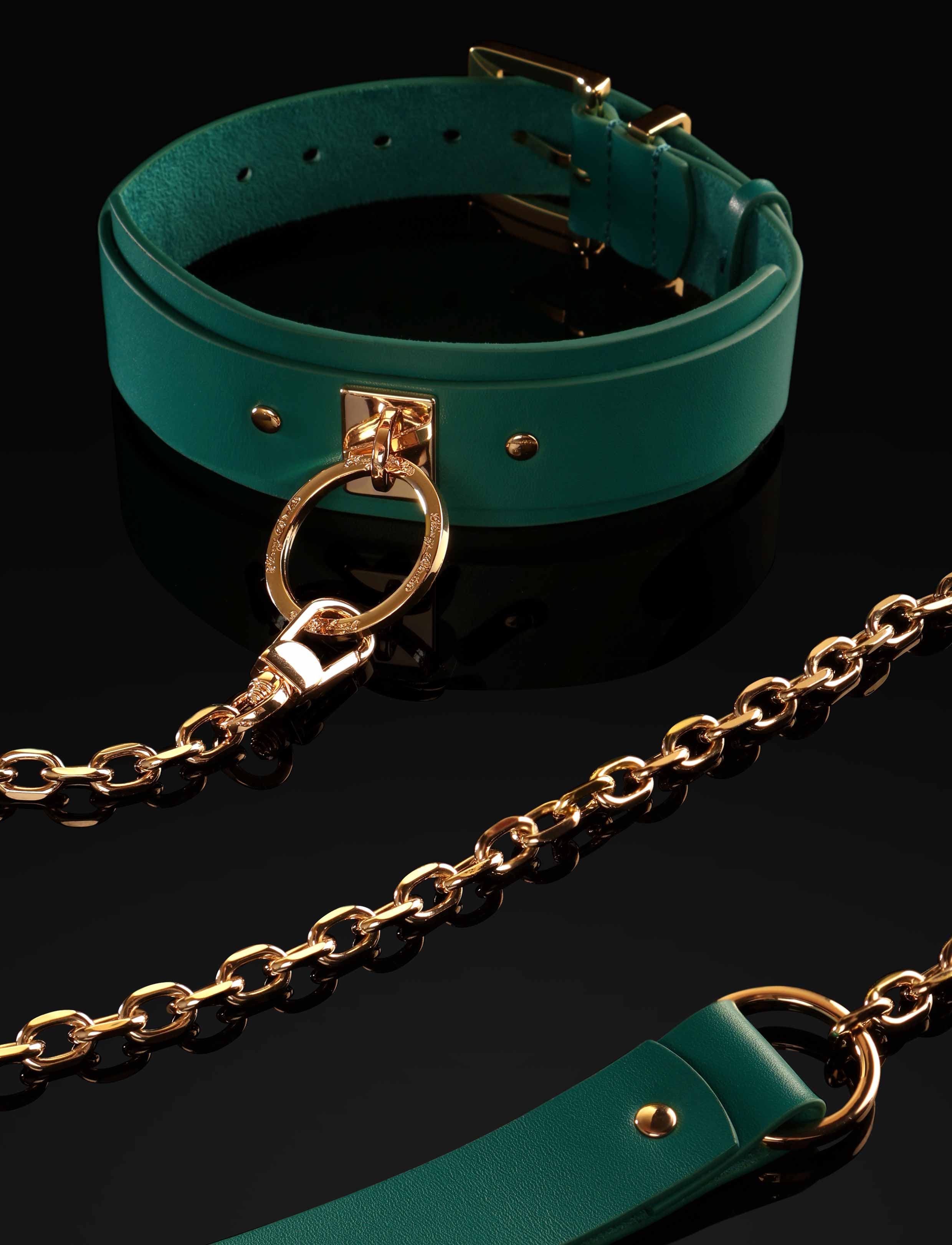 Kukuro Emerald Collar and Handcuffs Set With Leash and Gift Box