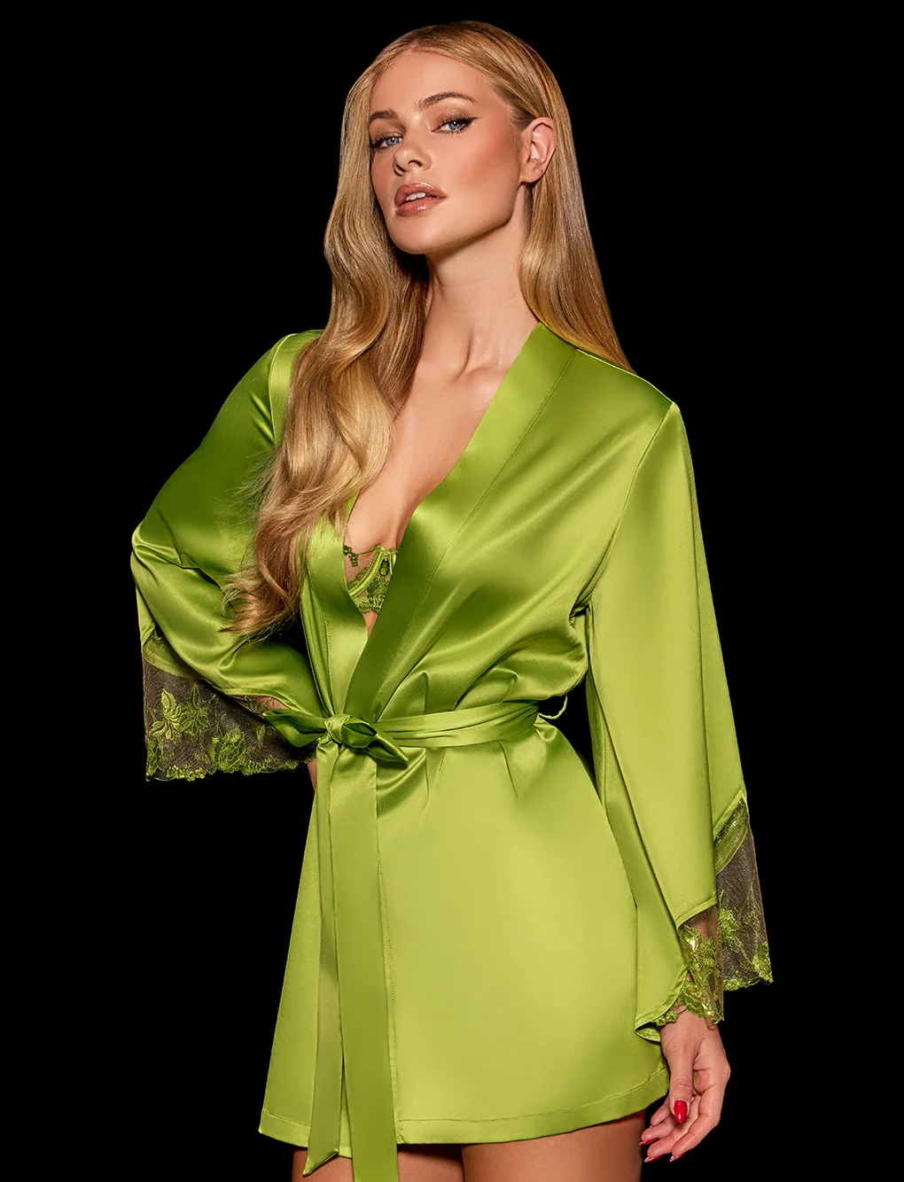 Whitney Chartreuse 瑞士设计刺绣短款缎面睡袍