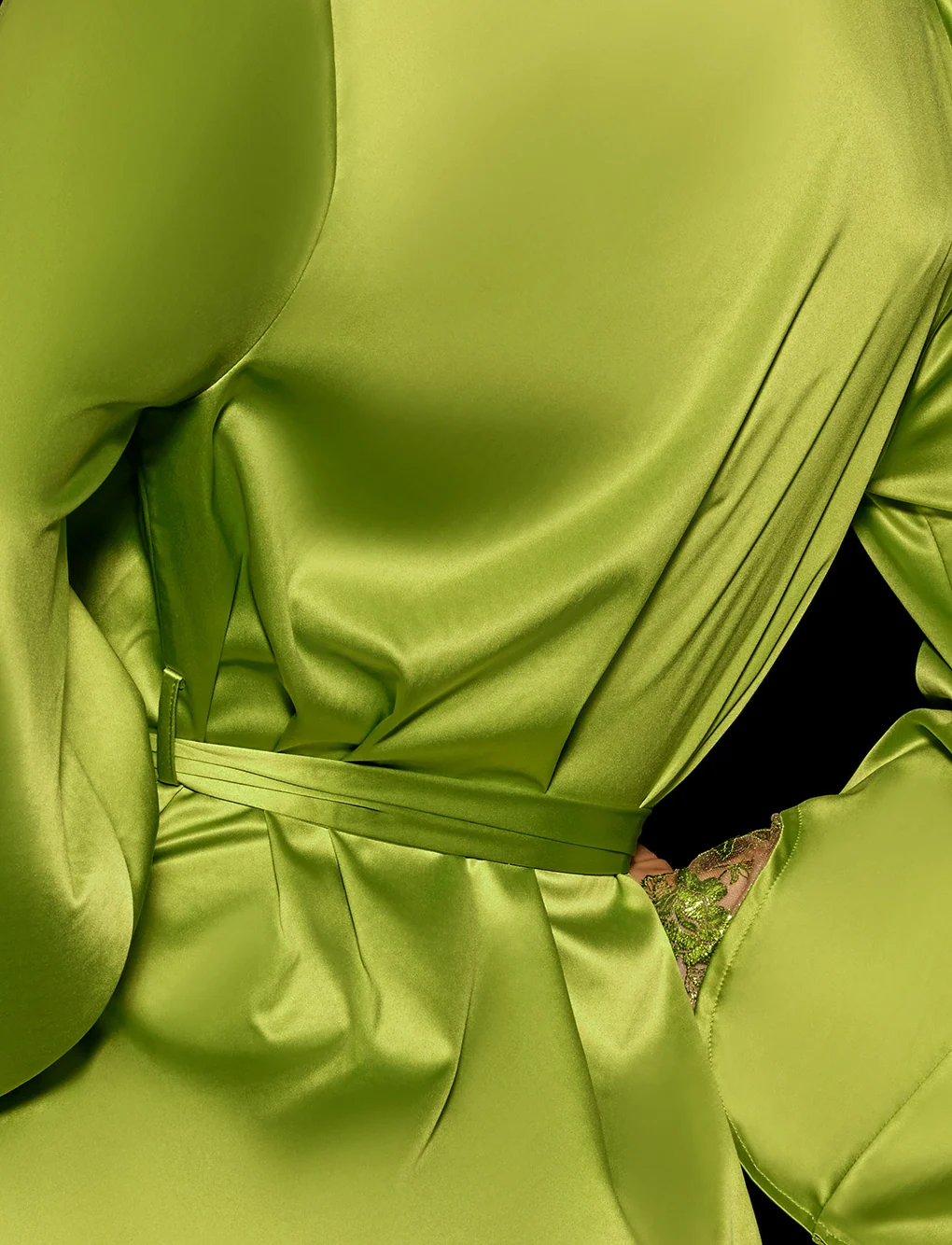 Whitney Chartreuse 瑞士设计刺绣短款缎面睡袍