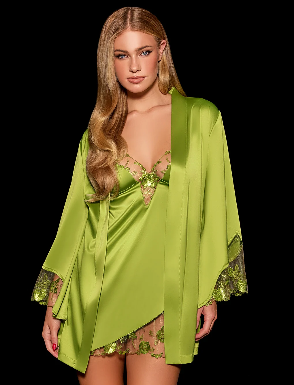 Whitney Chartreuse 瑞士设计刺绣短款缎面睡袍